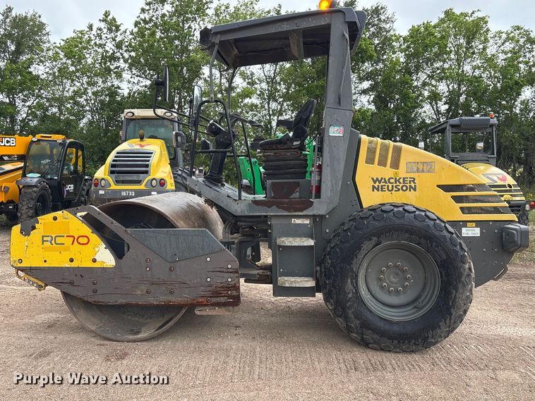 image for item EJ3410 2018 Wacker Neuson RC70 single drum vibratory roller