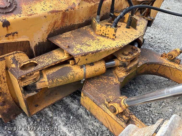 image for item EM0062 1999 Case 550G dozer