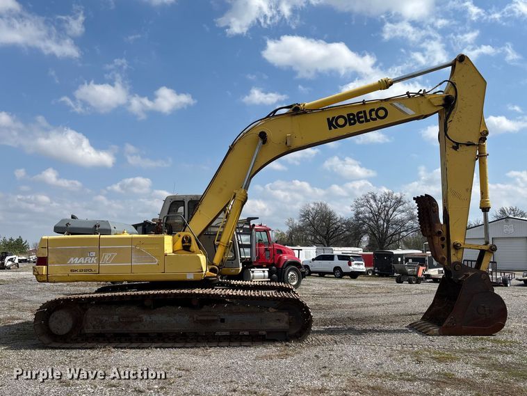 image for item EM0063 Kobelco SK220LC excavator