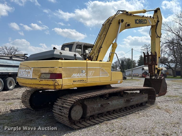 image for item EM0063 Kobelco SK220LC excavator