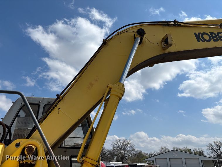 image for item EM0063 Kobelco SK220LC excavator
