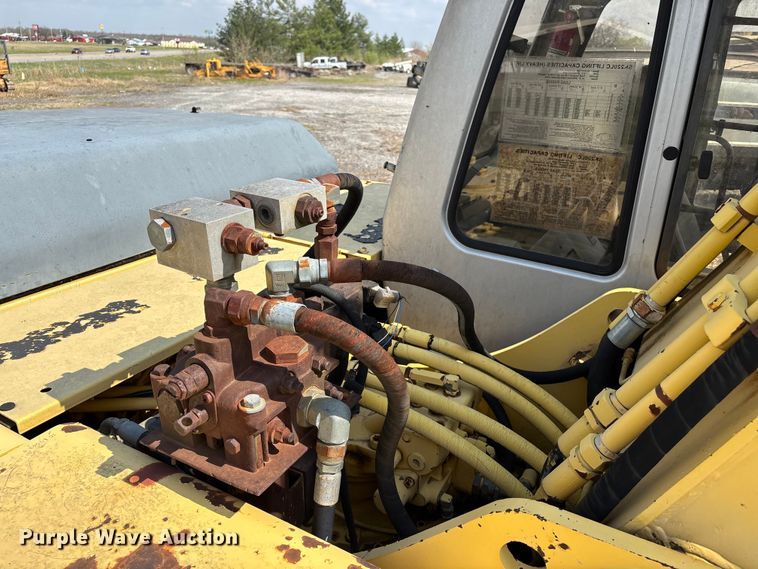 image for item EM0063 Kobelco SK220LC excavator