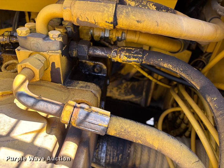 image for item EM0063 Kobelco SK220LC excavator