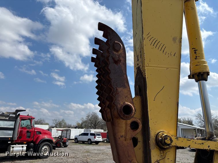 image for item EM0063 Kobelco SK220LC excavator