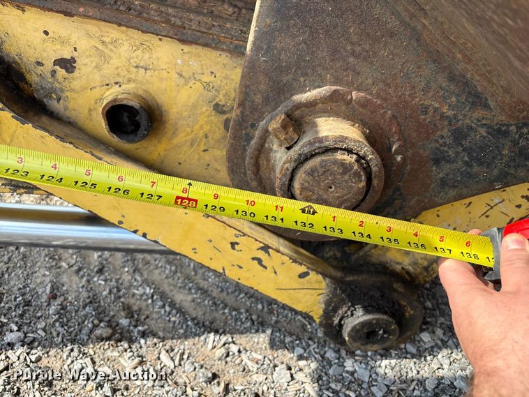 image for item EM0063 Kobelco SK220LC excavator