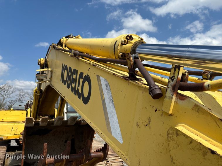 image for item EM0063 Kobelco SK220LC excavator