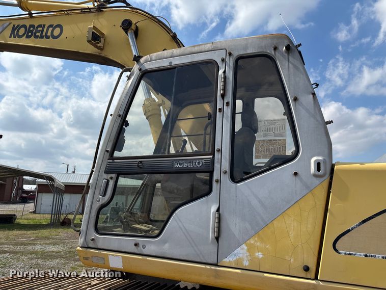 image for item EM0063 Kobelco SK220LC excavator
