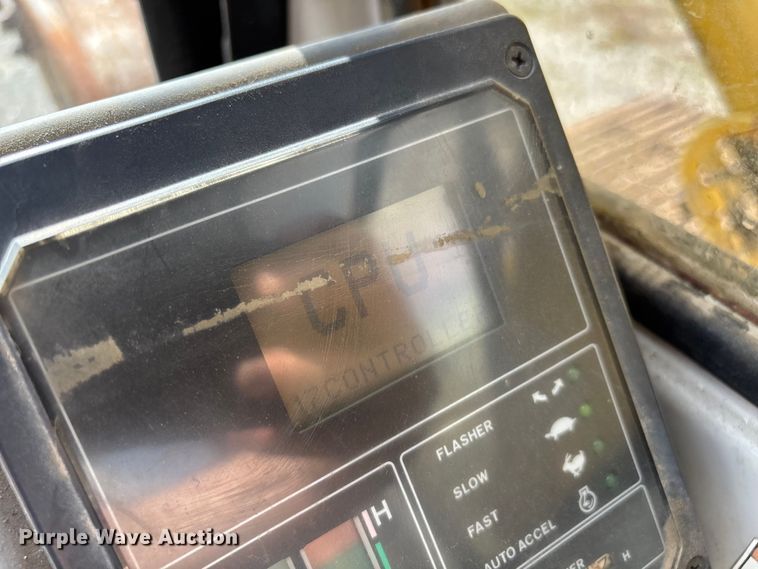 image for item EM0063 Kobelco SK220LC excavator