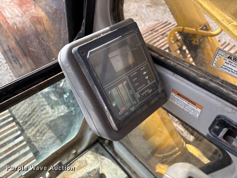 image for item EM0063 Kobelco SK220LC excavator