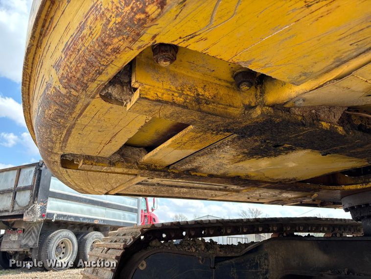 image for item EM0063 Kobelco SK220LC excavator