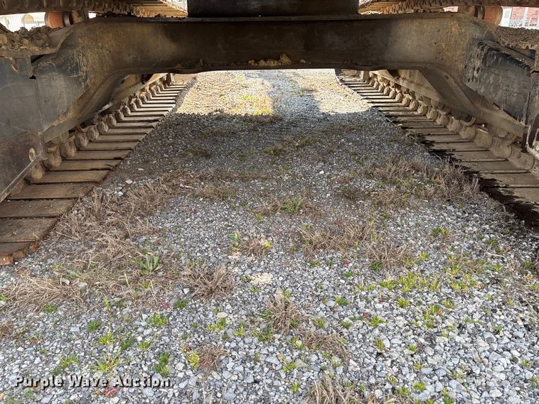 image for item EM0063 Kobelco SK220LC excavator