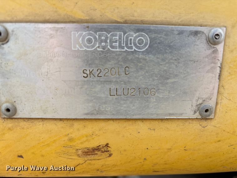 image for item EM0063 Kobelco SK220LC excavator