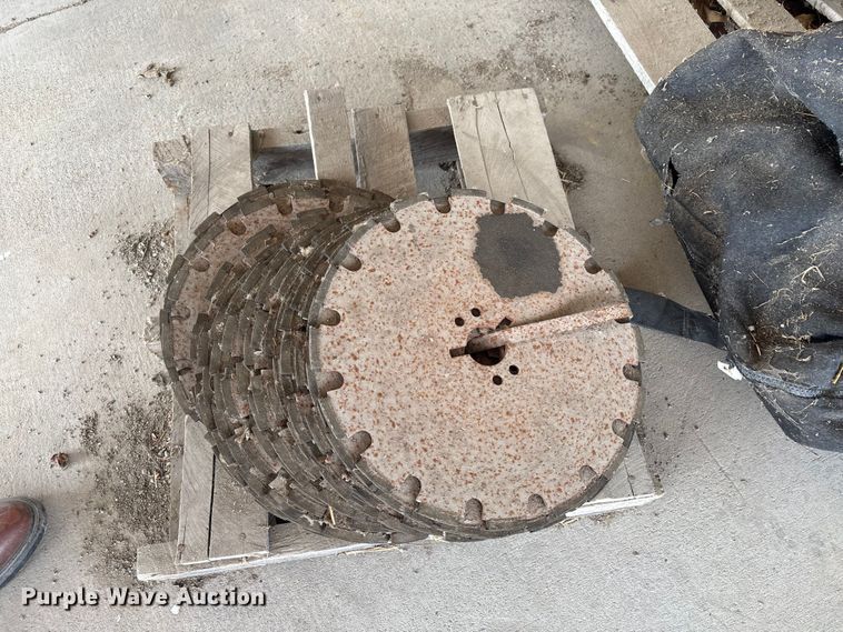 image for item EM0069 Diamond Products concrete saw