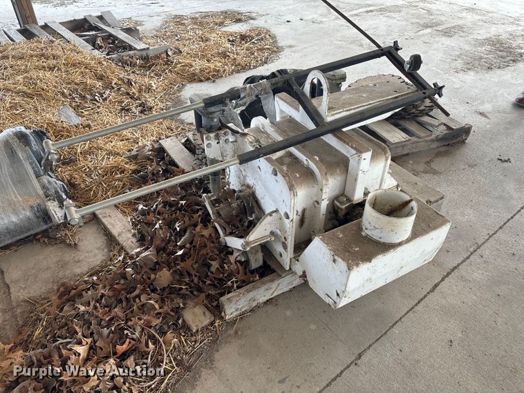 image for item EM0069 Diamond Products concrete saw