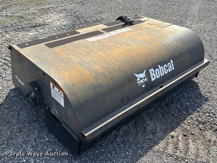 image for item EM0071 2014 Bobcat 72 Sweeper skid steer sweeper