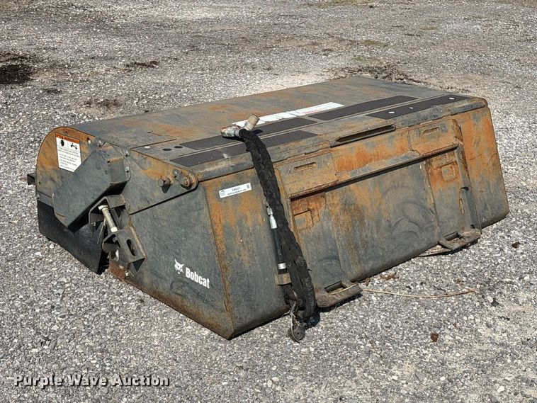 image for item EM0071 2014 Bobcat 72 Sweeper skid steer sweeper