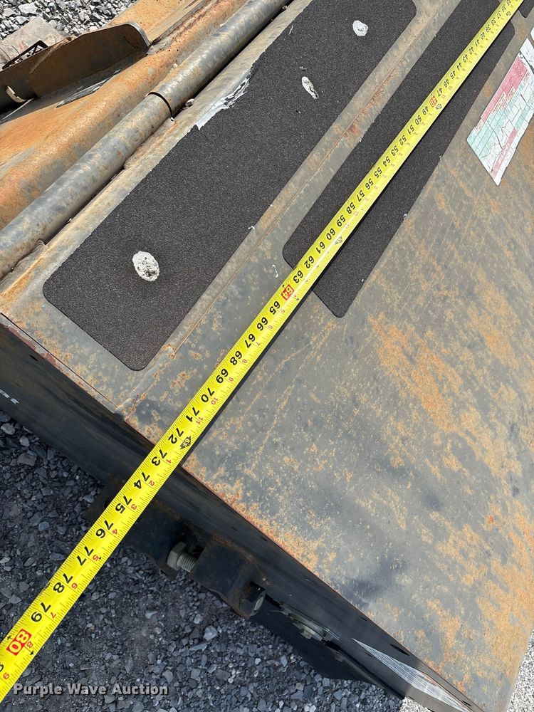 image for item EM0071 2014 Bobcat 72 Sweeper skid steer sweeper