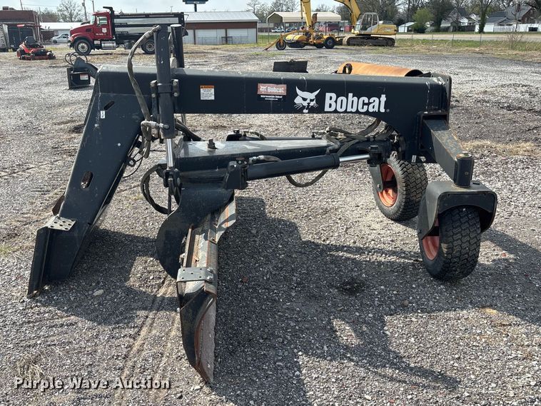 image for item EM0072 2011 Bobcat Grader 108 skid steer grader