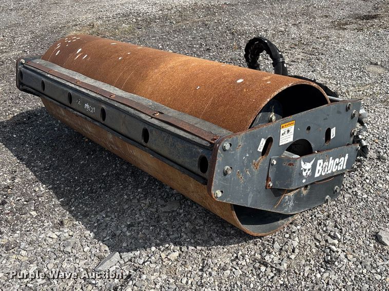 image for item EM0073 2014 Bobcat Roller 73 skid steer vibratory roller