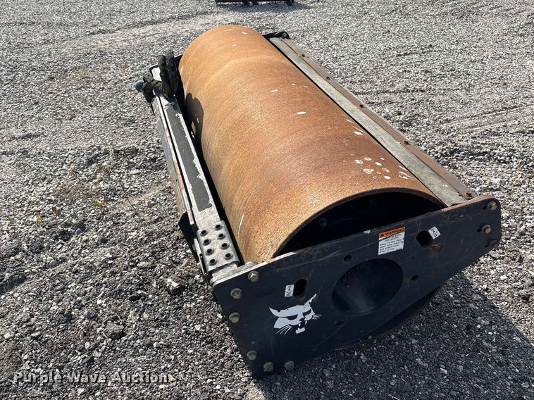 image for item EM0073 2014 Bobcat Roller 73 skid steer vibratory roller