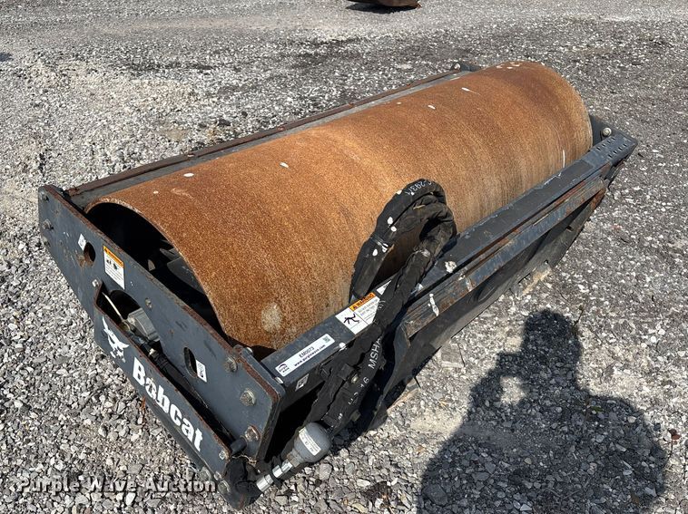 image for item EM0073 2014 Bobcat Roller 73 skid steer vibratory roller