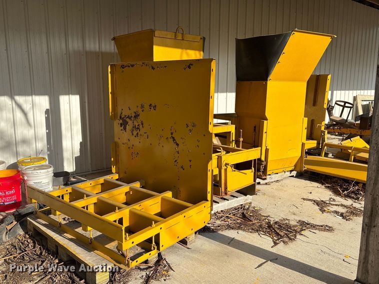 image for item EM0078 Gomaco GT-3600 slipform paver