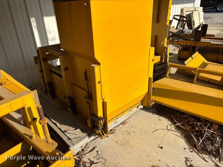 image for item EM0078 Gomaco GT-3600 slipform paver