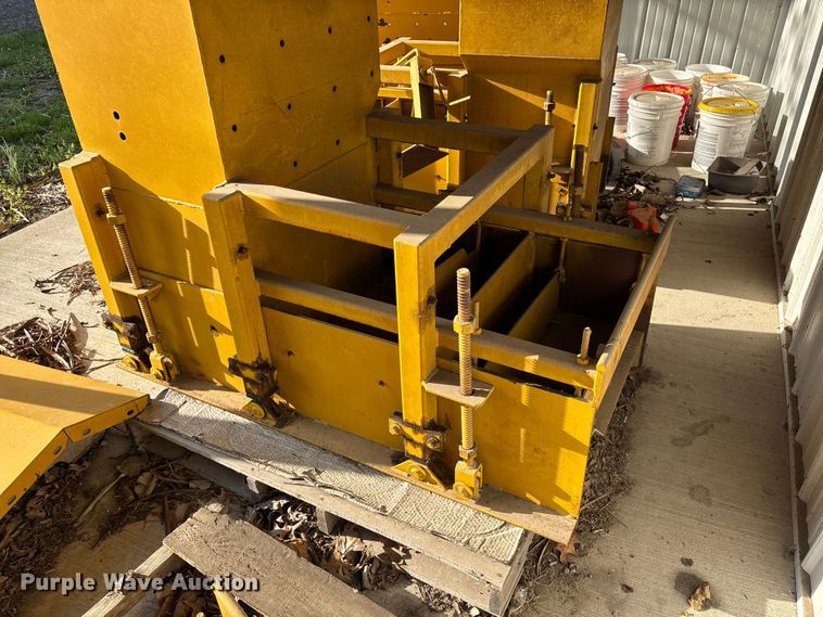 image for item EM0078 Gomaco GT-3600 slipform paver