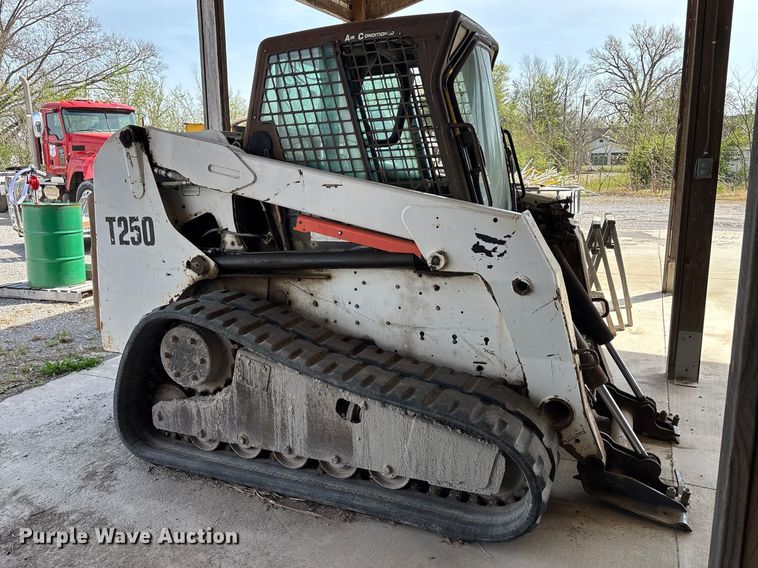 image for item EM0079 2008 Bobcat T250 skid steer loader