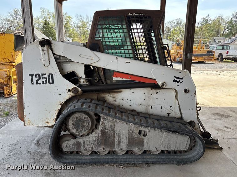 image for item EM0079 2008 Bobcat T250 skid steer loader