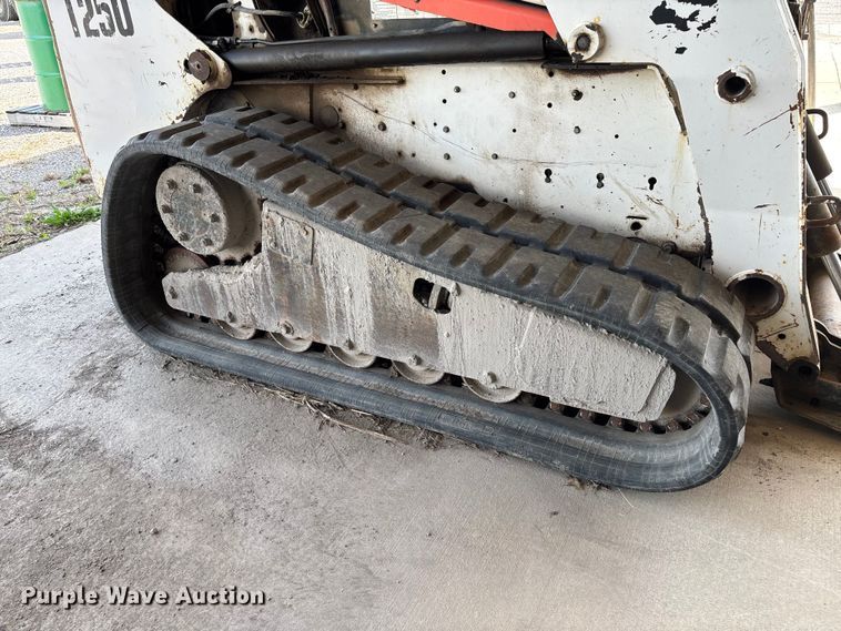 image for item EM0079 2008 Bobcat T250 skid steer loader