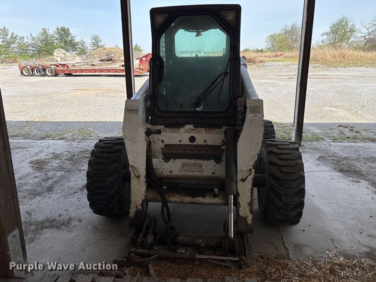 image for item EM0080 2006 Bobcat S220 skid steer loader