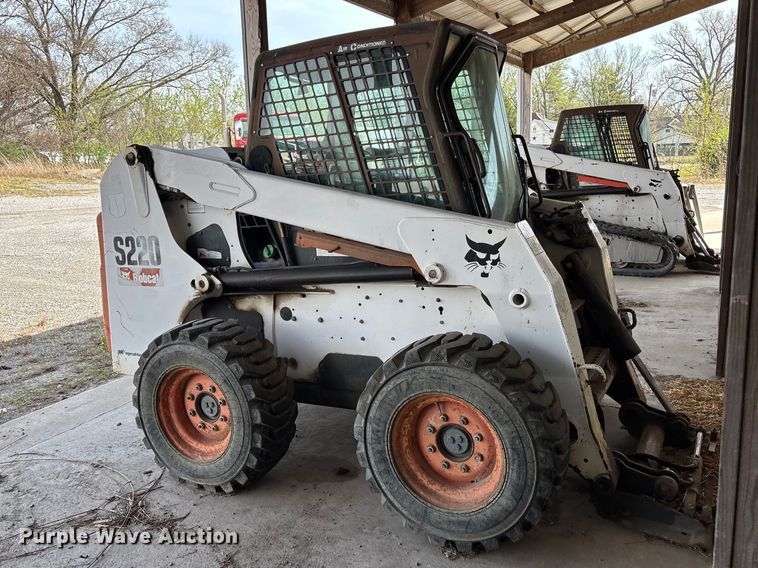 image for item EM0080 2006 Bobcat S220 skid steer loader