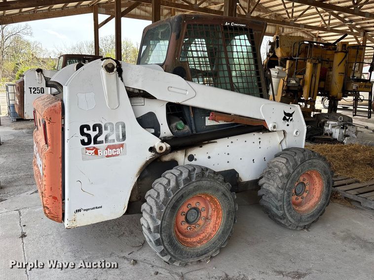 image for item EM0080 2006 Bobcat S220 skid steer loader
