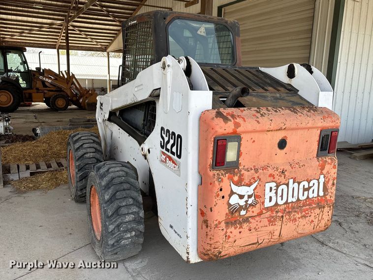 image for item EM0080 2006 Bobcat S220 skid steer loader