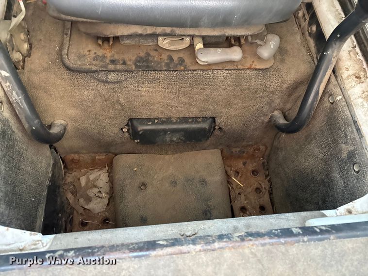 image for item EM0080 2006 Bobcat S220 skid steer loader