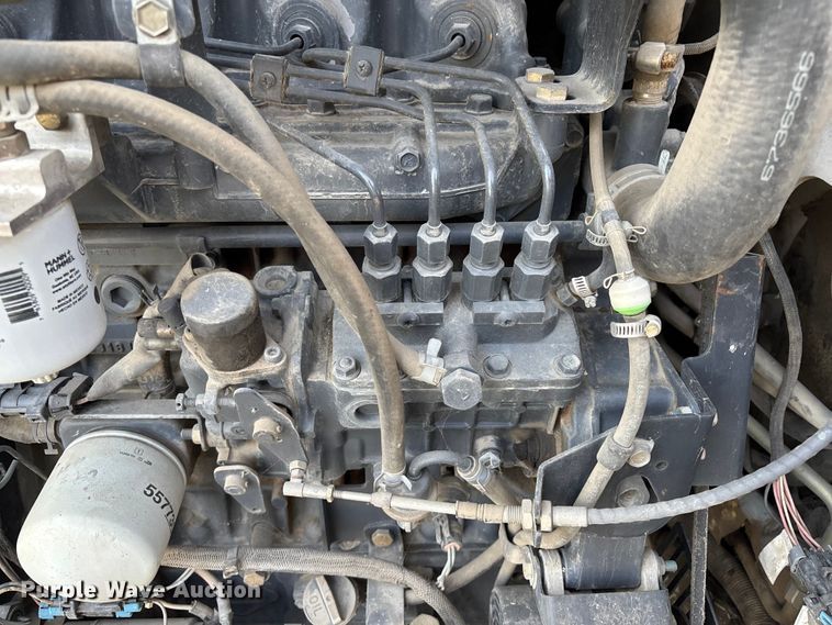 image for item EM0080 2006 Bobcat S220 skid steer loader