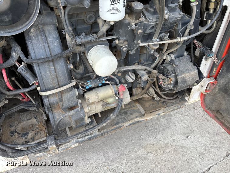 image for item EM0080 2006 Bobcat S220 skid steer loader