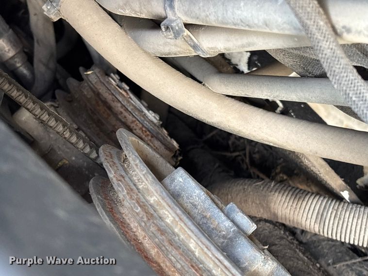 image for item EM0080 2006 Bobcat S220 skid steer loader