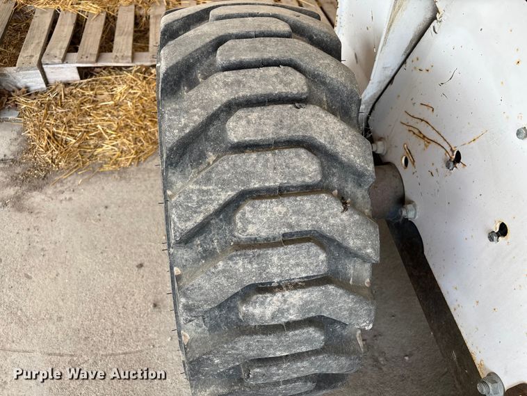 image for item EM0080 2006 Bobcat S220 skid steer loader