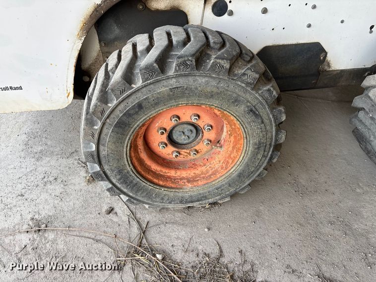 image for item EM0080 2006 Bobcat S220 skid steer loader