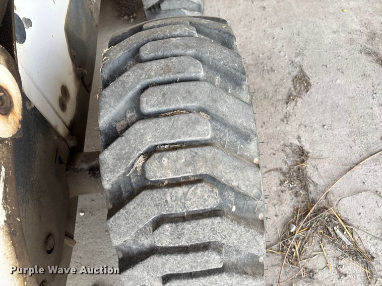 image for item EM0080 2006 Bobcat S220 skid steer loader