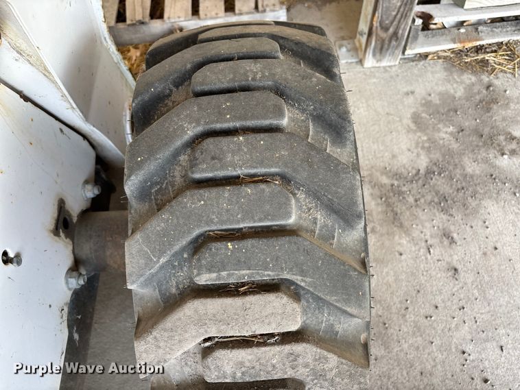 image for item EM0080 2006 Bobcat S220 skid steer loader