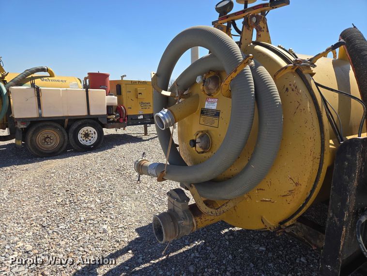 image for item EM2602 2012 Vermeer LP855DT vacuum excavator