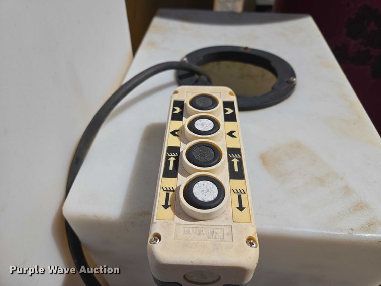 image for item EM2602 2012 Vermeer LP855DT vacuum excavator