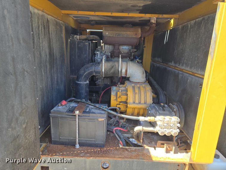 image for item EM2602 2012 Vermeer LP855DT vacuum excavator