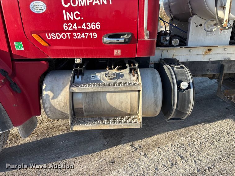 image for item EO4088 2018 Peterbilt 567 ready mix truck