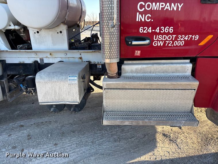 image for item EO4088 2018 Peterbilt 567 ready mix truck