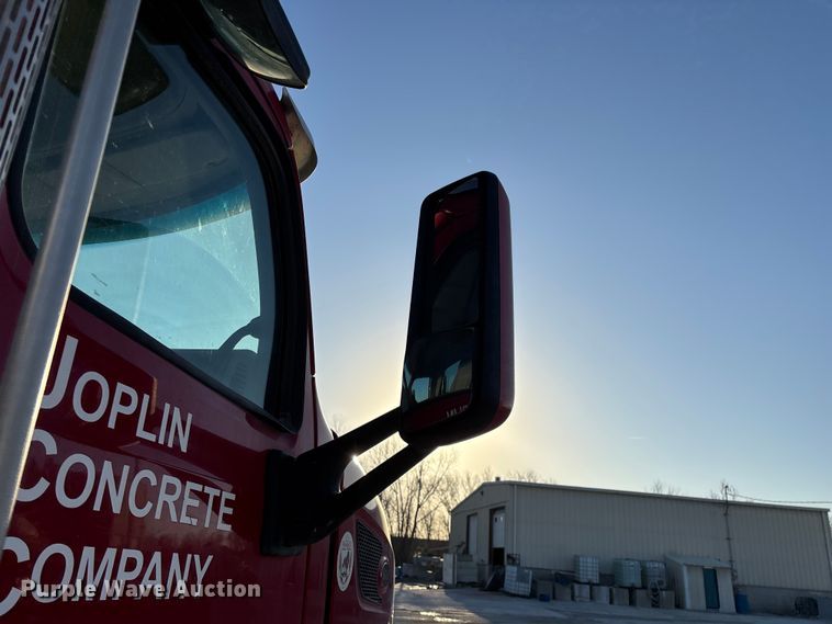 image for item EO4088 2018 Peterbilt 567 ready mix truck