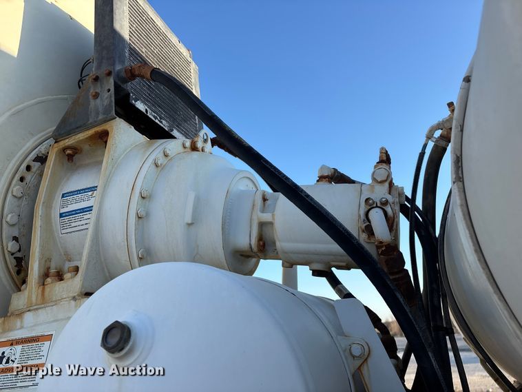 image for item EO4088 2018 Peterbilt 567 ready mix truck